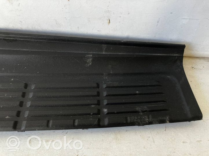 Toyota Land Cruiser (J200) Takapuskurin koristemuotolista 