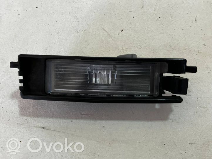 Toyota Auris E180 Lampa oświetlenia tylnej tablicy rejestracyjnej 