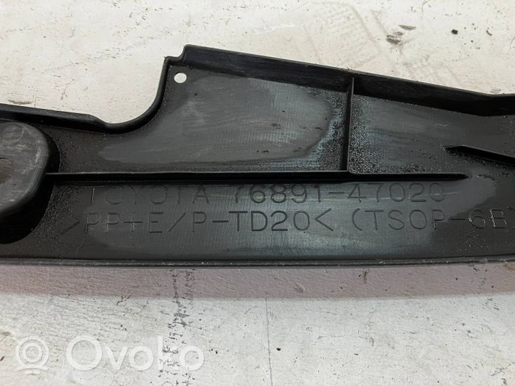 Toyota Prius (XW30) Moulure inférieure de pare-chocs arrière 7689147020