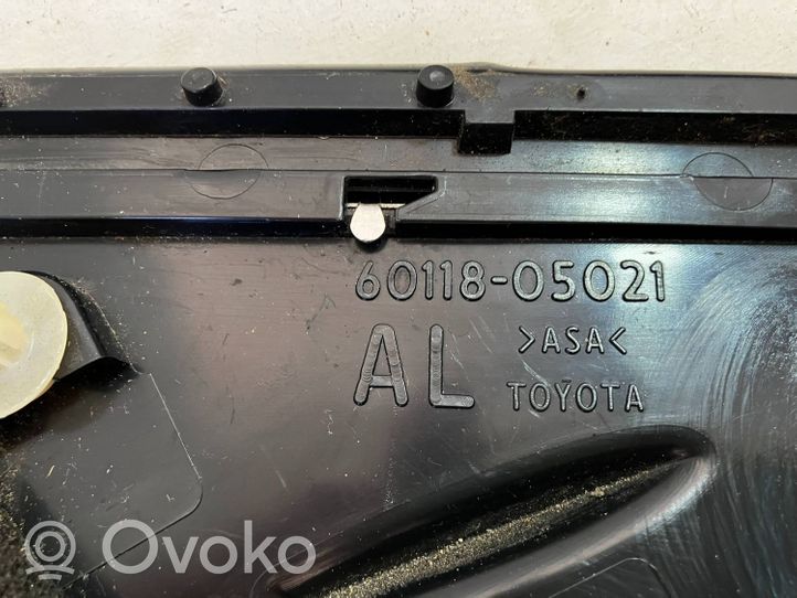 Toyota Avensis T270 Listwa / Nakładka na błotnik przedni 6011805021
