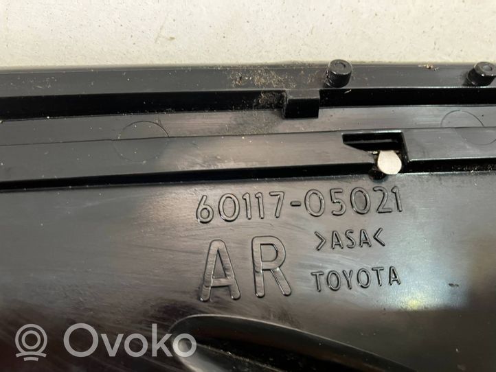 Toyota Avensis T270 Listwa / Nakładka na błotnik przedni 6011705021