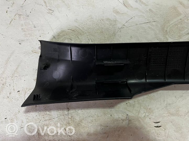 Toyota Auris E180 Takaoven kynnyksen suojalista 6791802300