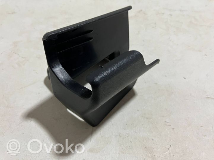 Toyota Auris E180 Moldura de la guía del asiento delantero del conductor 7213802190