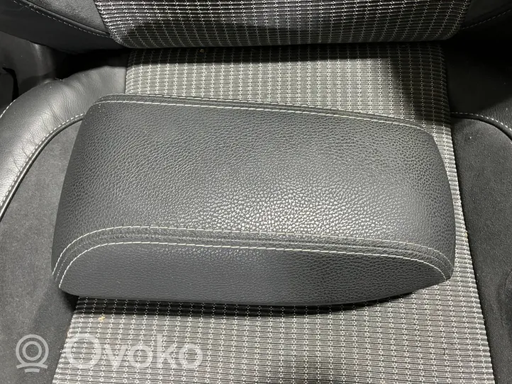 Toyota Auris E180 Fotele / Kanapa / Komplet 