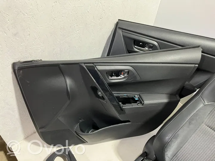 Toyota Auris E180 Seat set 