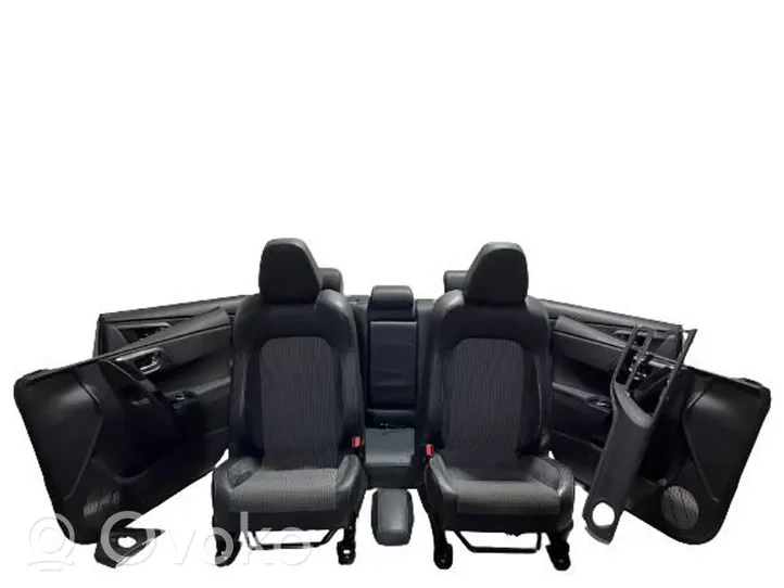 Toyota Auris E180 Seat set 