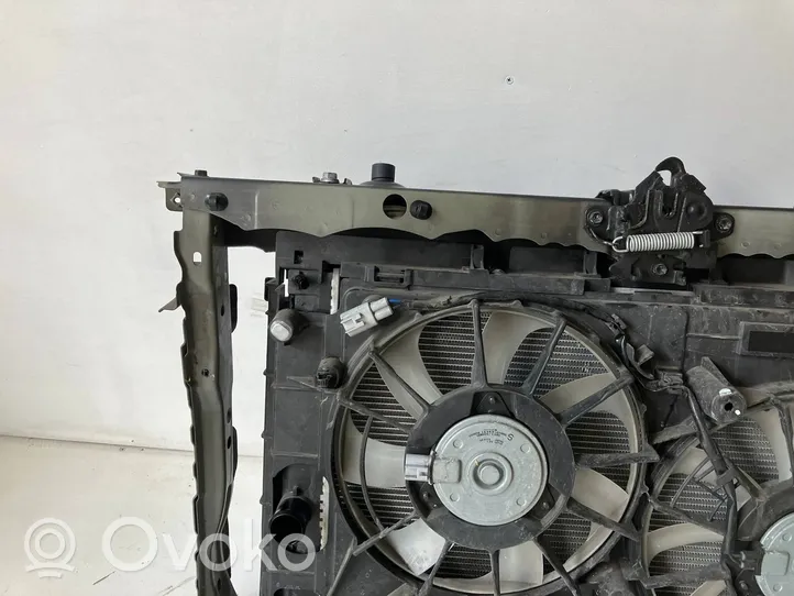 Toyota Auris E180 Set del radiatore 