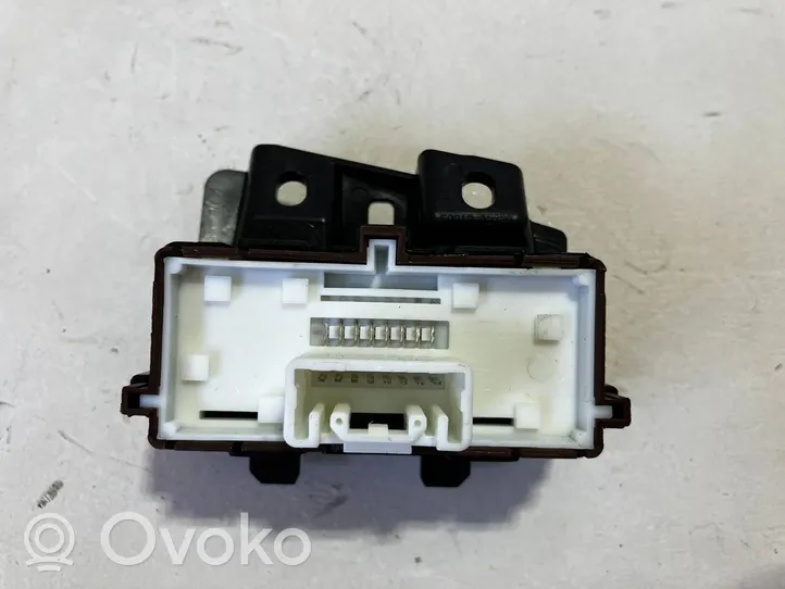 Toyota Auris E180 Muut kytkimet/nupit/vaihtimet 5881302120