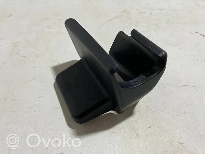 Toyota Auris E180 Moldura de la guía del asiento delantero del conductor 7213802190