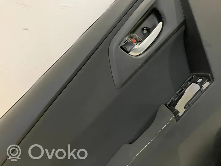 Toyota Auris E180 Takaoven verhoilu 