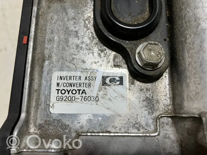 Toyota Auris E180 Jännitteenmuunnin/vaihtosuuntaaja G920076030