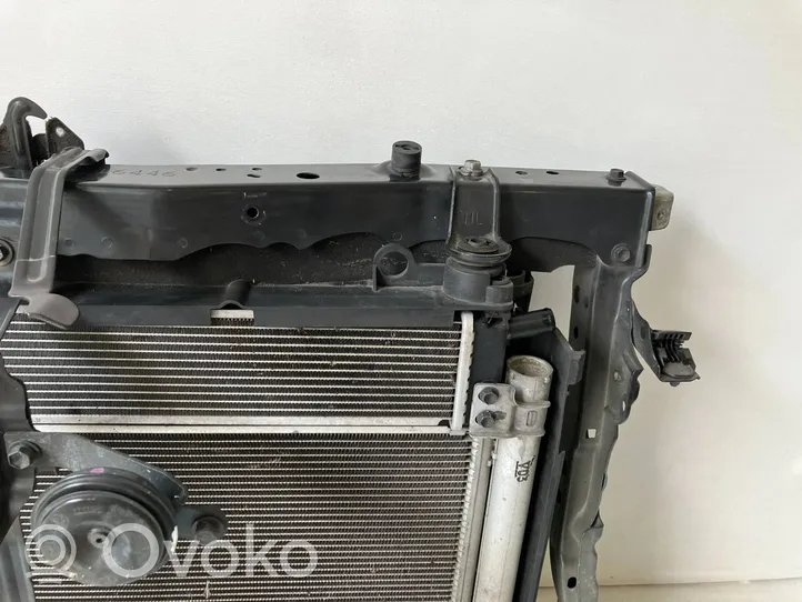 Toyota Auris E180 Set del radiatore 