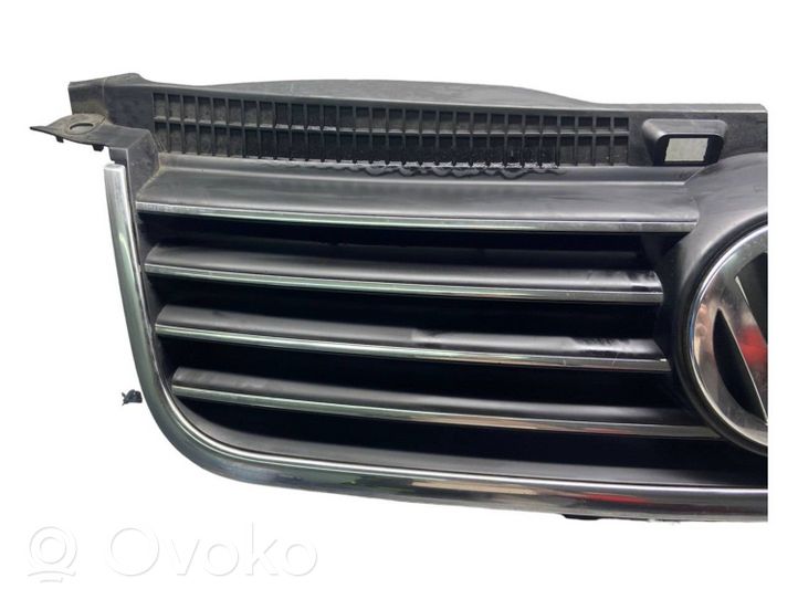 Volkswagen PASSAT B5.5 Atrapa chłodnicy / Grill 311750200