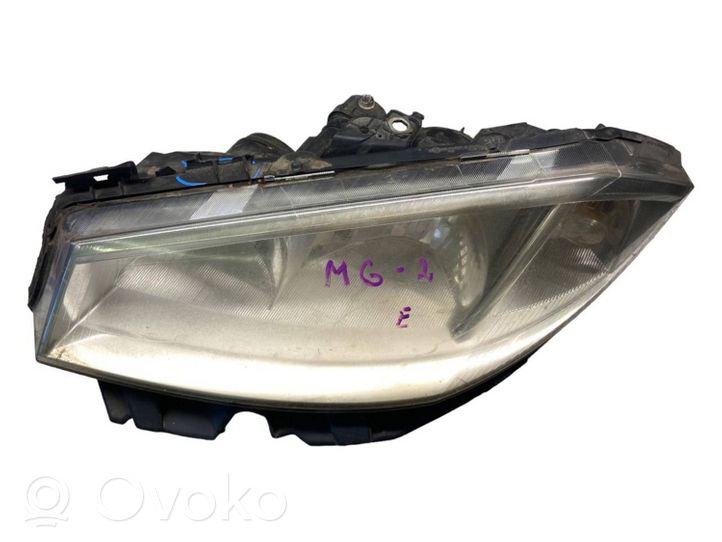 Renault Megane II Lampa przednia 8200073220J