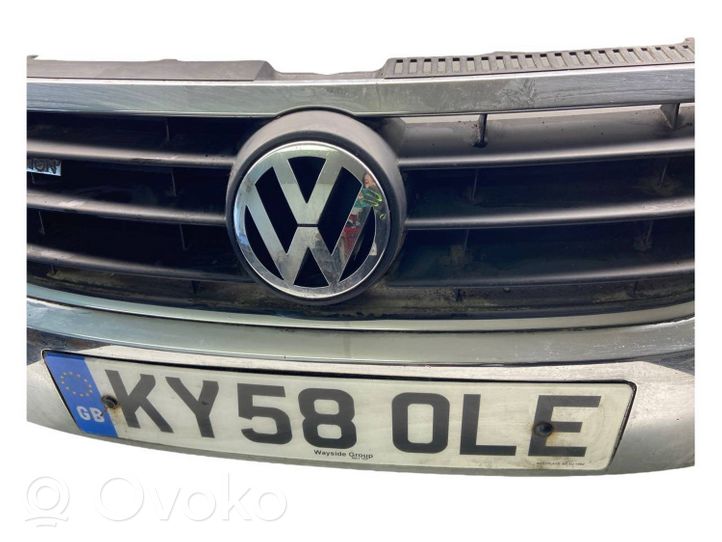 Volkswagen Touran I Etupuskurin ylempi jäähdytinsäleikkö 1T0853651D