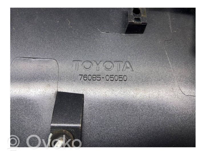 Toyota Avensis T270 Takaluukun/tavaratilan spoileri 7608505050