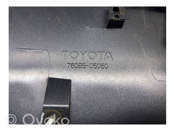 Toyota Avensis T270 Becquet de coffre 7608505050