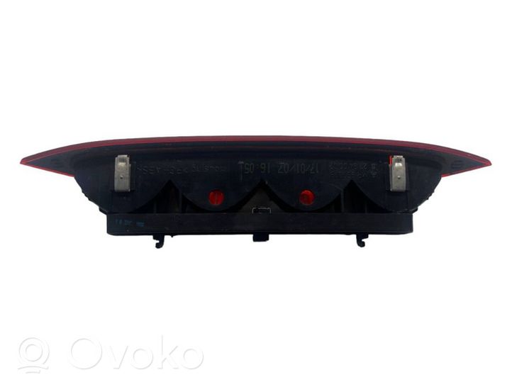 Mitsubishi Colt Luce d’arresto centrale/supplementare MR957379