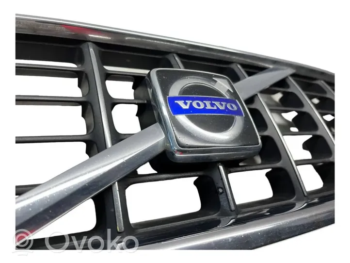Volvo V70 Griglia superiore del radiatore paraurti anteriore 30678627