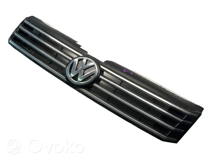 Volkswagen PASSAT B7 Front bumper upper radiator grill 3AA853651