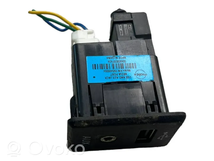 Nissan Qashqai Câble adaptateur AUX 795405004