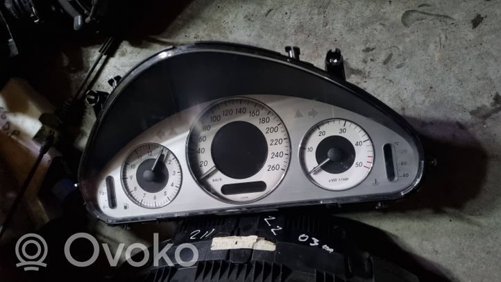 Mercedes-Benz E W211 Tachimetro (quadro strumenti) A2115400948