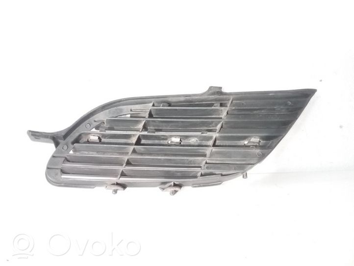 Nissan Almera Tino Maskownica / Grill / Atrapa górna chłodnicy 9381M020