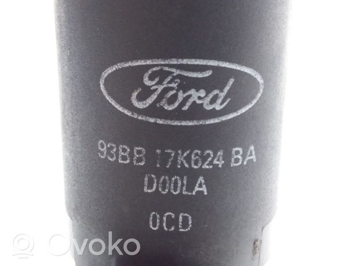 Ford Focus Pompa spryskiwacza szyby przedniej / czołowej 93BB17K624BA