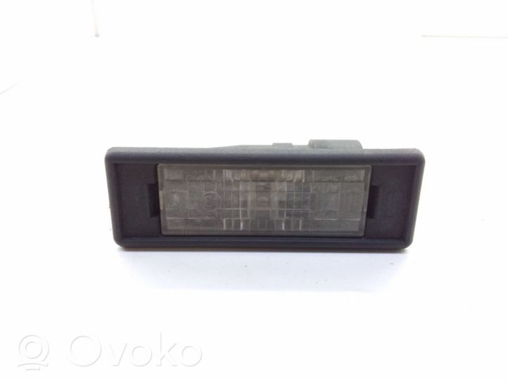 Peugeot 406 Lampa oświetlenia tylnej tablicy rejestracyjnej E290146