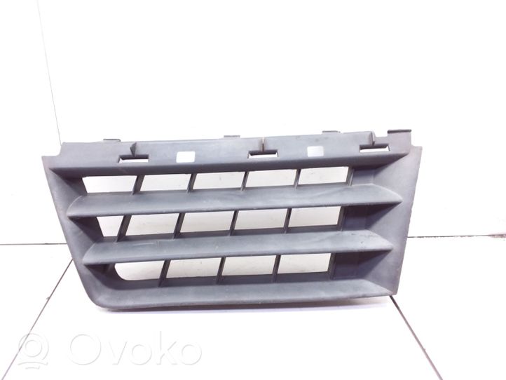 Renault Megane II Maskownica / Grill / Atrapa górna chłodnicy 8200140329