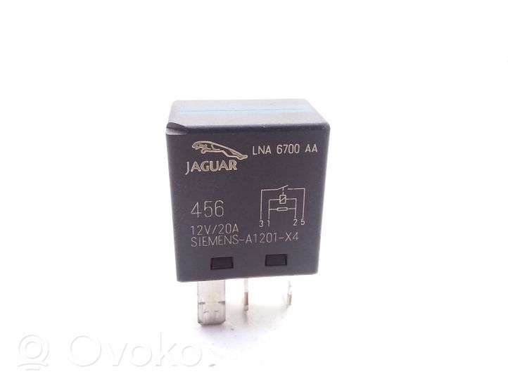 V23074 Jaguar XJ X300 Hazard warning light relay, 7.00 € RRR