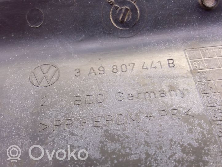 Volkswagen PASSAT B3 Galinis tempimo kilpos dangtelis 3A9807441B