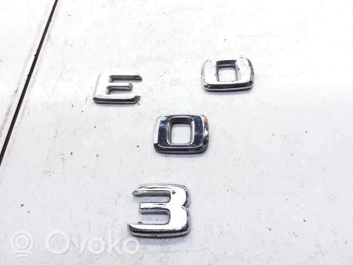 Mercedes-Benz E W210 Gamintojo ženkliukas/ modelio raidės E300