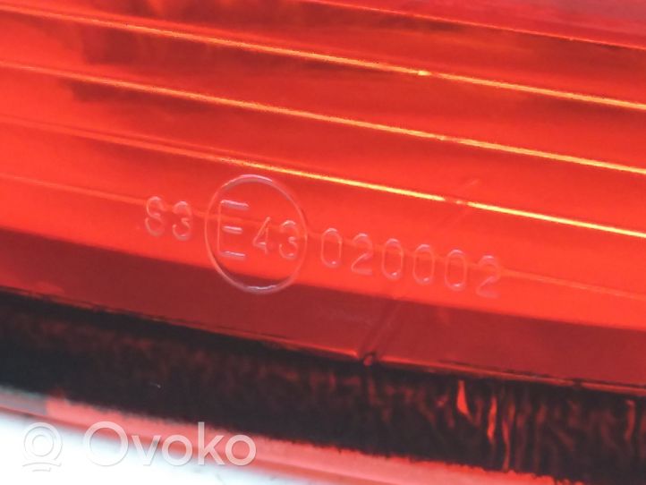 Toyota Corolla E120 E130 Kolmas/lisäjarruvalo E43020002