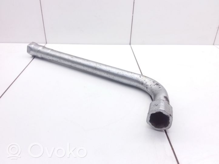 Volkswagen Touran I Wheel nut wrench 431012235A