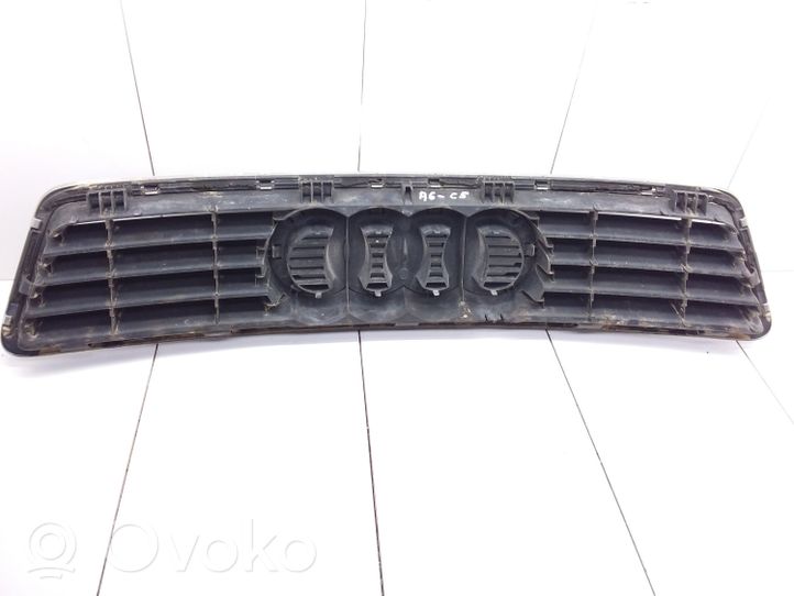 Audi A6 S6 C5 4B Grotelės viršutinės 4B0853651A