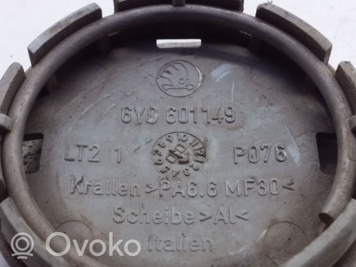 Skoda Fabia Mk1 (6Y) R12 wheel hub/cap/trim 6Y0601149