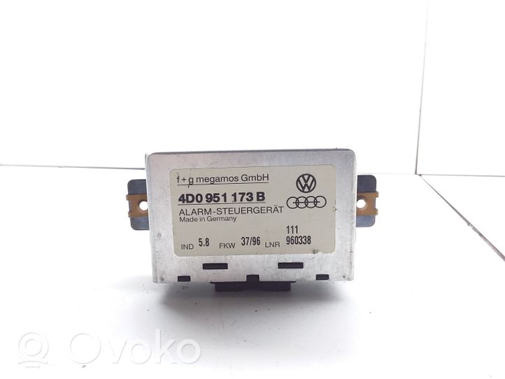 Audi 100 200 5000 C3 Signalizacijos valdymo blokas 4D0951173B