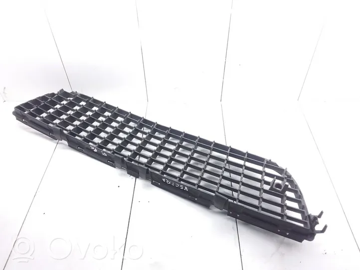 Opel Vectra C Grille inférieure de pare-chocs avant 13182906