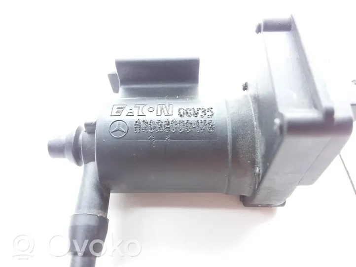 Mercedes-Benz C W203 Valve de freinage A2038000178