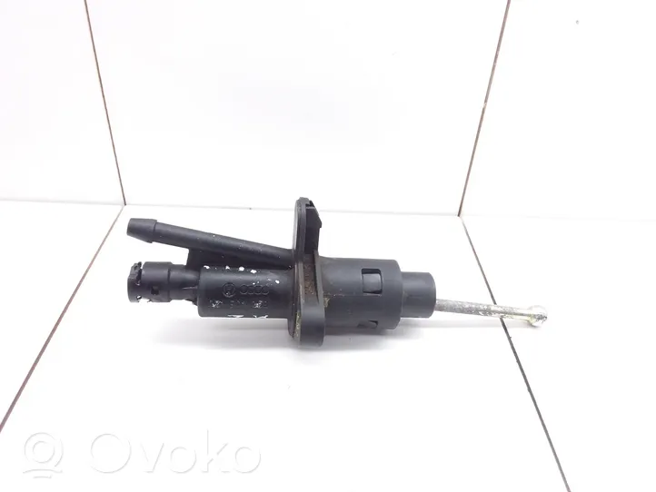 Audi A2 Główny cylinder sprzęgła 8Z1721388