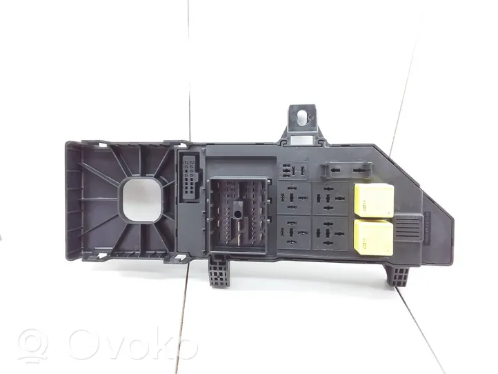 Opel Vectra C Relay mounting block 24443147