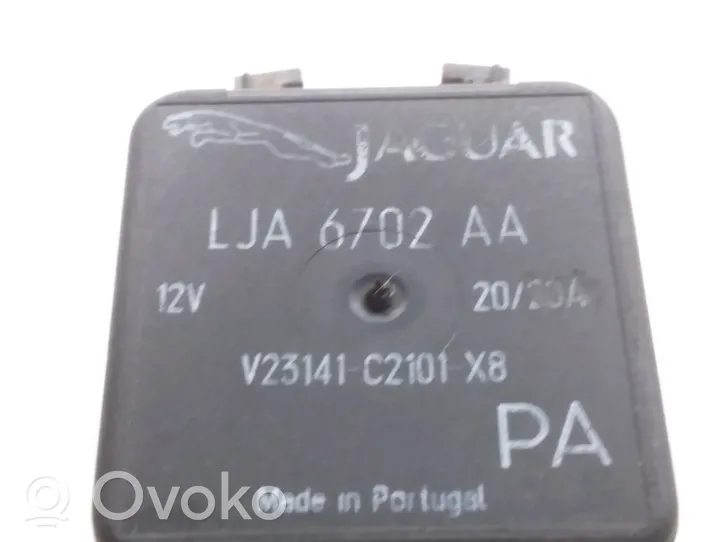 Jaguar XJ X308 Jäähdytyspuhaltimen rele LJA6702AA