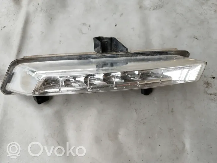 Renault Clio IV Faro diurno con luce led 266051034R