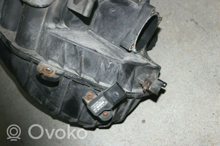 Volkswagen PASSAT B6 Kolektor ssący 06F133210K