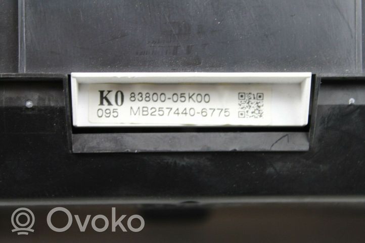 Toyota Avensis T270 Spidometras (prietaisų skydelis) 8380005K00