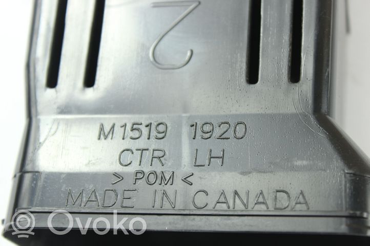 Chevrolet Colorado Kojelaudan sivutuuletussuuttimen kehys M15191920