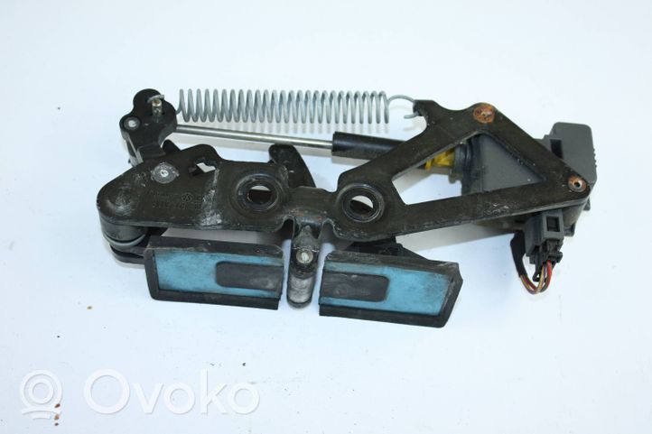 Volkswagen Phaeton Loading door lock loop/hook striker 305827511B