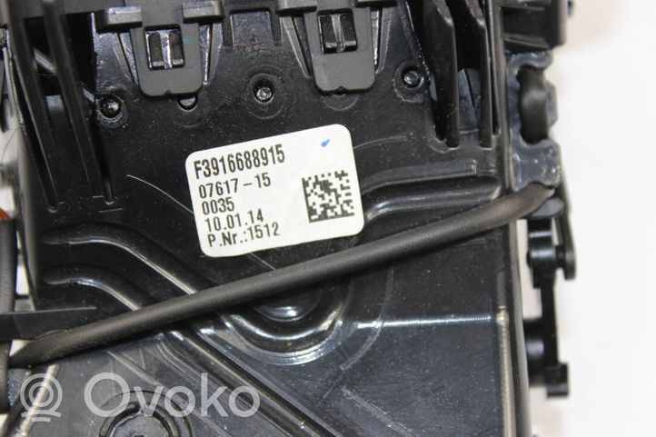 BMW 5 F10 F11 Boczna kratka nawiewu deski rozdzielczej 52016688915