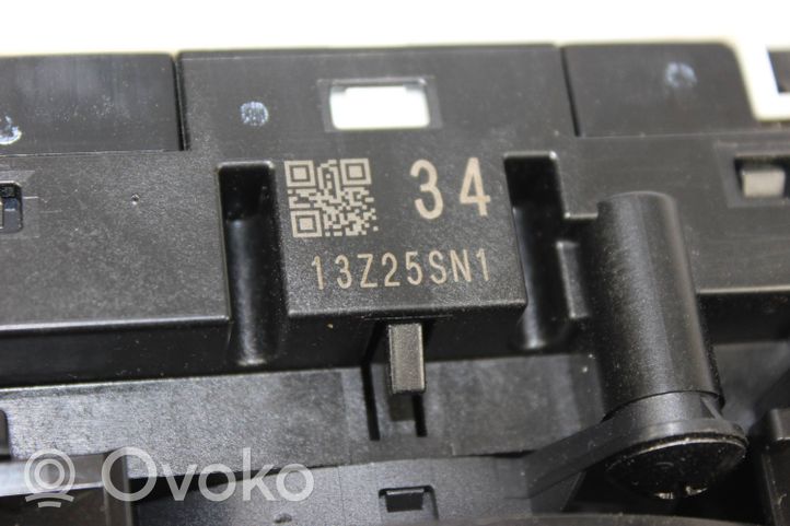 Nissan Qashqai Posūkių/ šviesų rankenėlė 255544EA0A